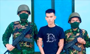 Bắt đối tượng bị truy nã khi đang nhập cảnh vào Việt Nam