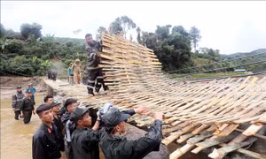 Hỗ trợ nhân dân vùng lũ sớm ổn định cuộc sống và khôi phục sản xuất