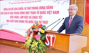 Đồng chí Đỗ Văn Chiến thăm, làm việc với Nhà xuất bản Chính trị quốc gia Sự thật 