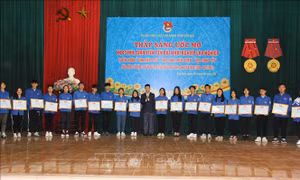 Tuyên dương nhiều tấm gương học sinh, sinh viên tiêu biểu  