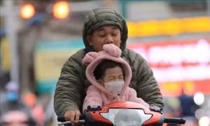 Bác sĩ chỉ những sai lầm trong chăm sóc trẻ khi thời tiết giao mùa