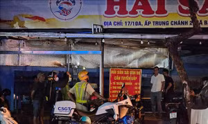 Nhóm người chống đối khi Cảnh sát giao thông đo nồng độ cồn ở xã Bà Điểm