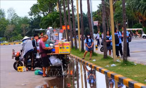 Nỗi lo an toàn thực phẩm đường phố mùa nắng nóng