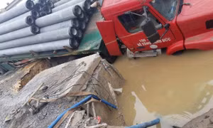 Vỡ đường ống nhà máy nước mặt sông Đuống