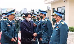 Thủ tướng chúc Tết, kiểm tra công tác ứng trực của Quân chủng Phòng không - Không quân