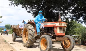 Vững lòng dân trong vùng tâm dịch Ea Trol 