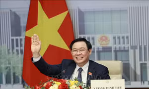 Chủ tịch Quốc hội Vương Đình Huệ hội đàm trực tuyến với Uỷ viên trưởng Nhân đại toàn quốc Trung Quốc 