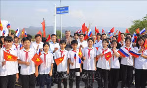 Phó Thủ tướng Lê Thành Long dự lễ gắn biển tên đường những người nước ngoài có công với cách mạng