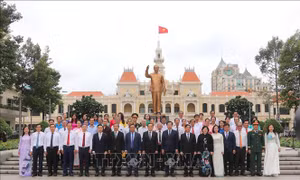 Lãnh đạo TP Hồ Chí Minh dâng hương tưởng niệm Chủ tịch Hồ Chí Minh nhân dịp Quốc khánh 