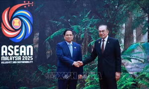 Thủ tướng Malaysia đón Thủ tướng Phạm Minh Chính và các Trưởng đoàn 