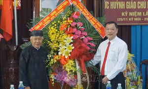 Lãnh đạo tỉnh An Giang thăm, chúc mừng Đại lễ Đản sinh Đức Huỳnh giáo chủ Phật giáo Hòa Hảo