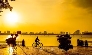 Nhiều hoạt động kinh doanh, dịch vụ văn hóa, giải trí được tổ chức ở khu vực Hồ Tây