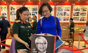 Những hình ảnh đẹp của Thủ tướng Võ Văn Kiệt trong xây dựng LLVT Quân khu 9