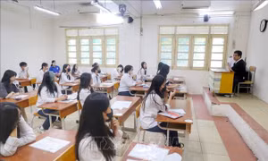 Thi tốt nghiệp THPT năm 2025: Mong giảm môn thi để bớt áp lực cho học sinh