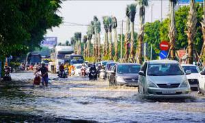 Bà Rịa-Vũng Tàu: Mưa lớn ngập sâu kẹt xe nhiều giờ tại cầu Cỏ May