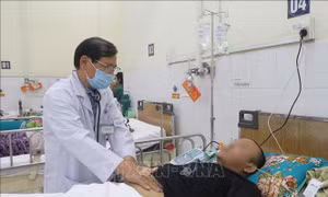 Bác sĩ cảnh báo nguy cơ viêm tụy cấp khi uống quá nhiều rượu, bia những ngày Tết