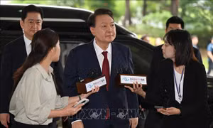 Cựu Tổng thống Hàn Quốc Yoon Suk Yeol bị các công tố viên đặc biệt thẩm vấn