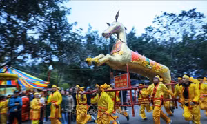 Khai hội Gióng đền Sóc 2025