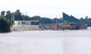 Liên quan dự án bãi chứa và bến thủy trên sông Đáy (Hà Nam): Cần bảo vệ quyền được đi học của trẻ