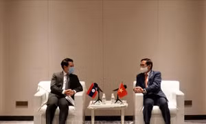 Bộ trưởng Ngoại giao Bùi Thanh Sơn gặp song phương Bộ trưởng Ngoại giao Lào