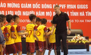 Ryan Giggs - cựu đội trưởng Manchester United giao lưu với học sinh Hà Tĩnh
