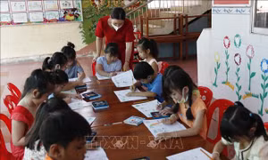 Tích cực vận động phụ huynh đưa trẻ đến trường