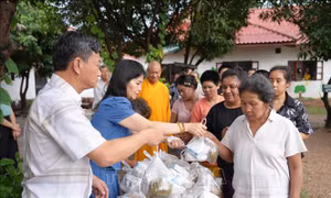 Lan tỏa yêu thương từ những nồi cơm nghĩa tình của cộng đồng người Việt tại Lào