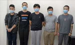 Bắt nhóm đối tượng đón người nhập cảnh trái phép