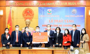 Lạng Sơn tiếp nhận 1 tỷ đồng ủng hộ chương trình 'Sóng và máy tính cho em'