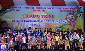 Đón Tết Trung Thu với trẻ em vùng sâu Kiên Giang