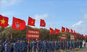 Tết trồng cây giữa trùng khơi Trường Sa