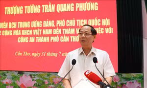 Phó Chủ tịch Quốc hội Trần Quang Phương làm việc với Công an TP Cần Thơ