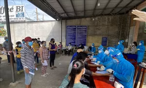 'Thần tốc' tiêm hết 750.000 liều vaccine Vero Cell cho người dân Bình Dương