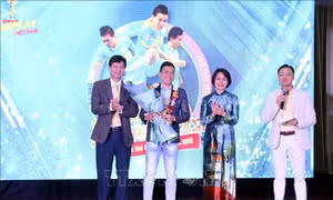 Cầu thủ Nguyễn Nhớ được trao Giải thưởng Fair Play 2020