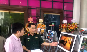 Triển lãm và ra mắt sách ảnh '70 năm Chiến thắng Điện Biên Phủ: Vang mãi bản hùng ca'