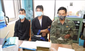 Bắt 3 đối tượng về hành vi mua bán 7 bánh heroin