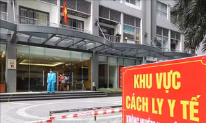 Cách ly y tế tòa Park 11 - Times City do có ca nghi mắc COVID-19