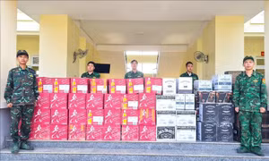 Phát hiện vụ vận chuyển hàng nghìn chai rượu ngoại ở khu vực biên giới