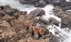 Vụ sóng cuốn trôi tại Sơn Trà: Xuyên đêm tìm kiếm 2 nạn nhân còn lại 