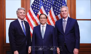Thủ tướng Phạm Minh Chính gặp Chủ tịch Hạ viện Hoa Kỳ