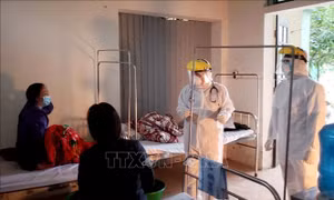 Chuyện những người 'gác cổng' trong vùng tâm dịch COVID-19