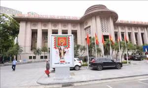 Phố phường rực rỡ cờ hoa chào mừng 1010 năm Thăng Long - Hà Nội