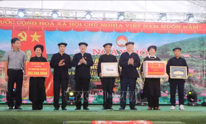Phó Chủ tịch Quốc hội Nguyễn Đức Hải chung vui Ngày hội Đại đoàn kết tại Bắc Kạn
