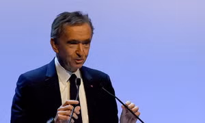 Tỷ phú Pháp Bernard Arnault giữ vững ngôi vị người giàu nhất thế giới 2024