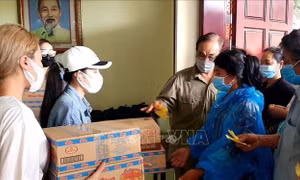 Những tấm lòng chia sẻ đến với người gốc Việt tại Preah Sihanouk