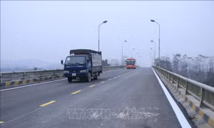 Cầu Văn Phú bắc qua sông Hồng thông xe trở lại