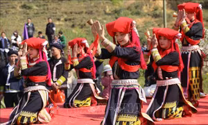 Sôi động lễ hội 'Pút tồng' và 'Quả Tăng' ở Lào Cai
