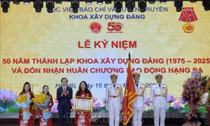 Gắn đào tạo, nghiên cứu với thực tiễn đấu tranh bảo vệ nền tảng tư tưởng của Đảng