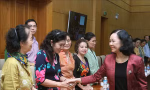 Trưởng ban Dân vận Trung ương tiếp Đoàn cựu giáo viên kiều bào Thái Lan