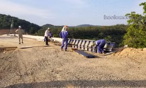 Lâm Đồng: Cho xe qua khi cầu Vĩnh Ninh đang thi công